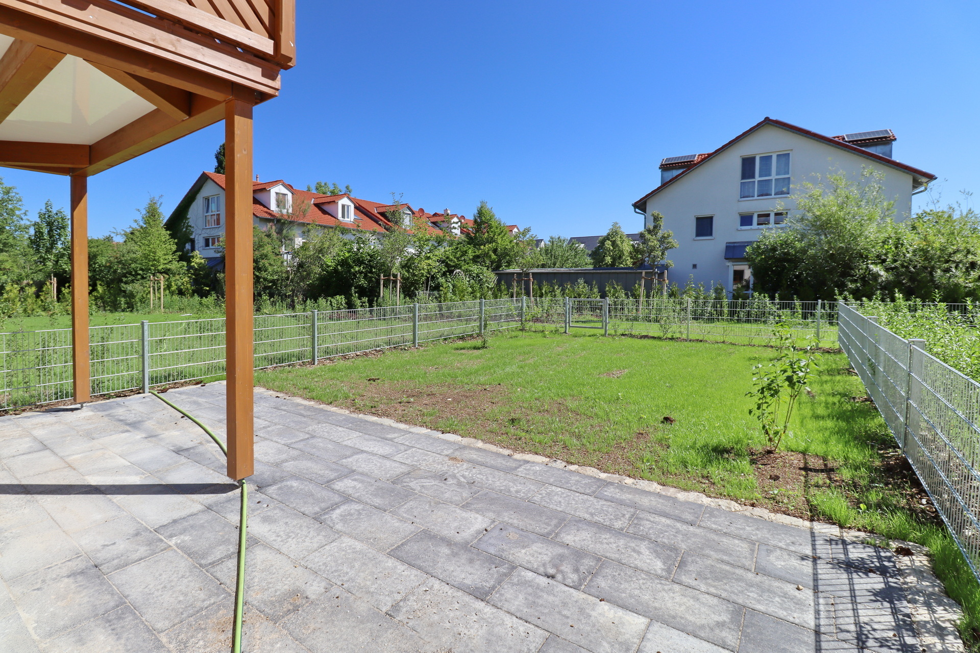 Terrasse mit großem Garten