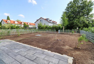 Terrasse mit großem Garten