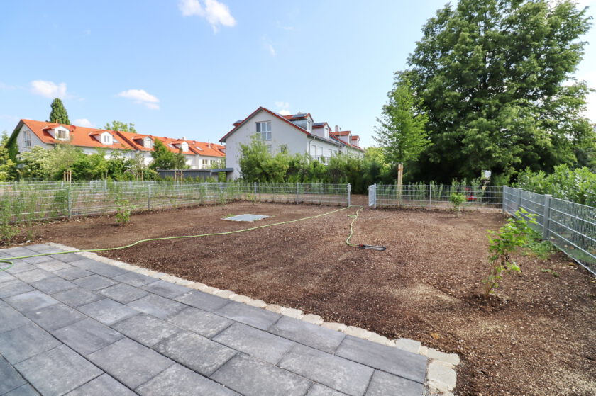 Terrasse mit großem Garten