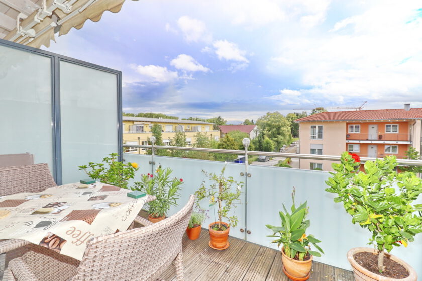 Balkon zum ruhigen Innenhof