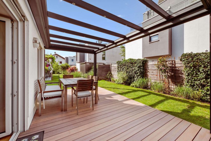Terrasse mit Überdachung