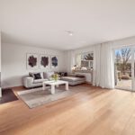 Wohnzimmer mit Blick in den Garten
