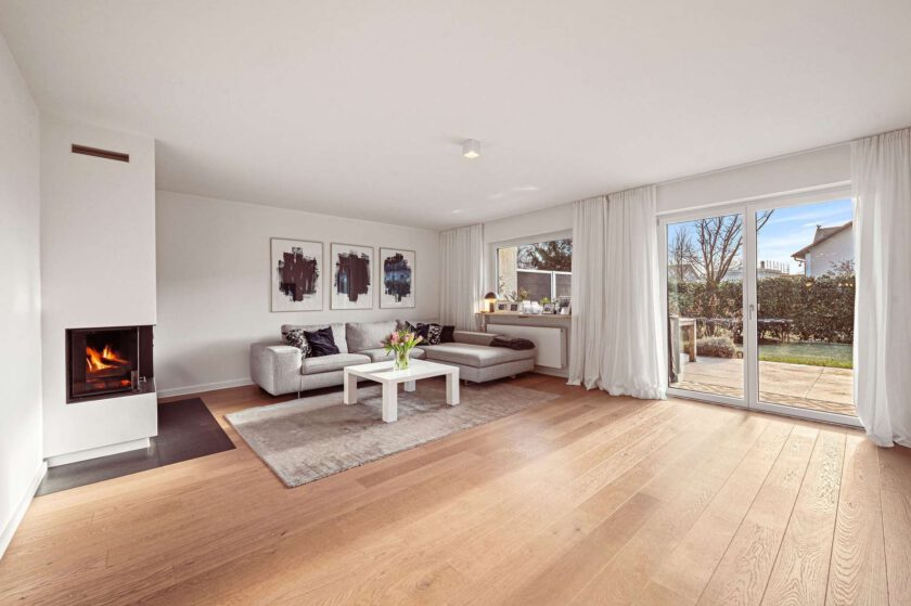Wohnzimmer mit Blick in den Garten