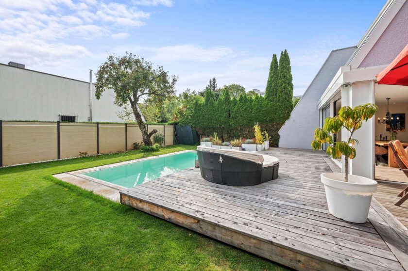 Bewegliches Pooldeck