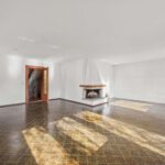 Wohnzimmer mit Kamin