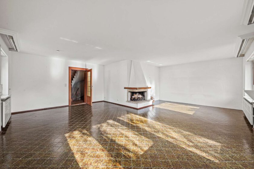 Wohnzimmer mit Kamin