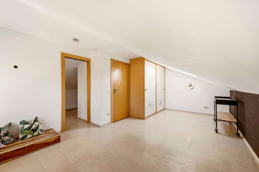 Dachstudio mit Einbauschrank