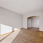 Elternschlafzimmer mit Blick in die Ankleikde