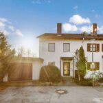 Hauszugang und Garage